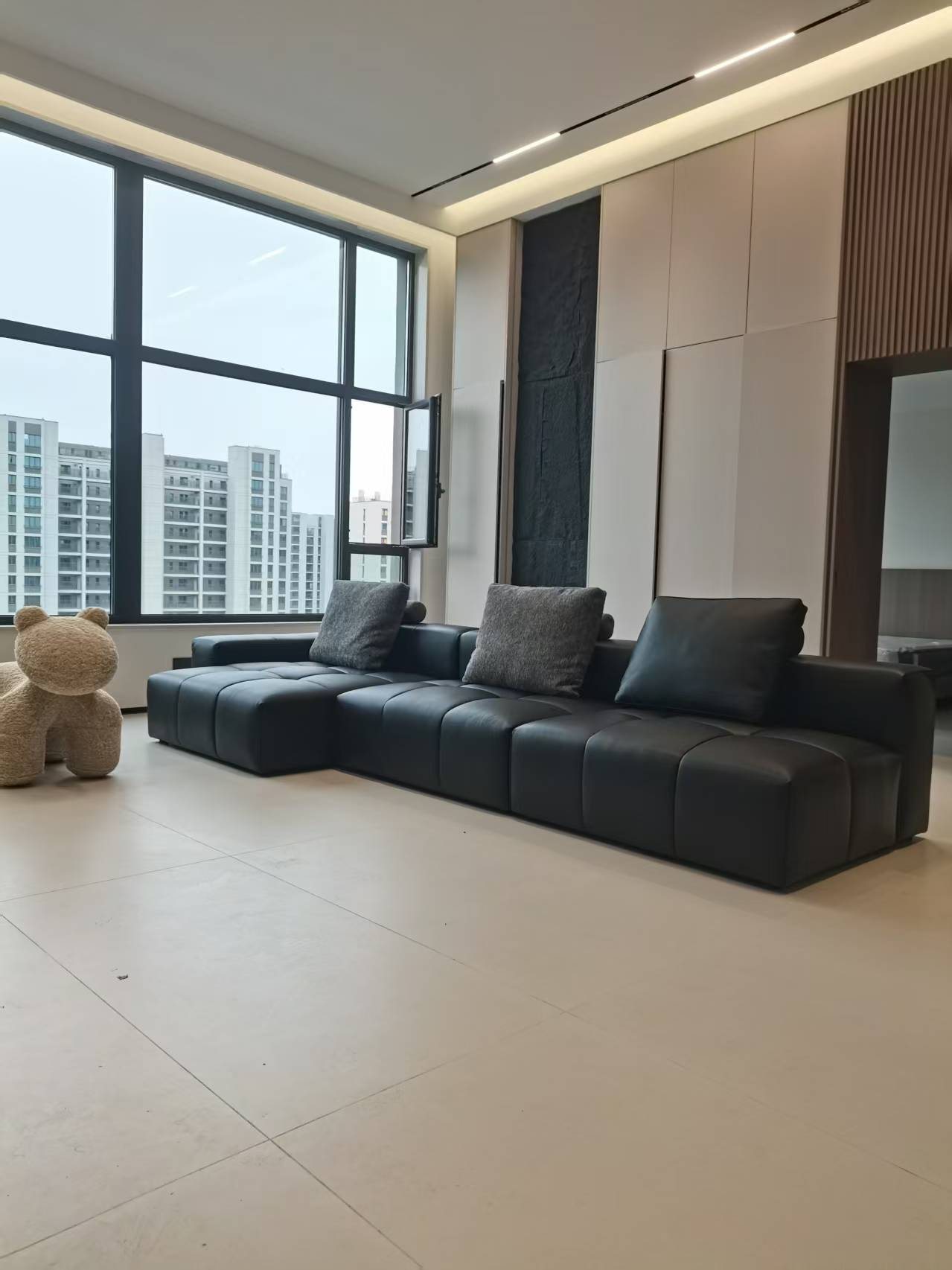 客户实景——意式极简客厅黑色皮沙发